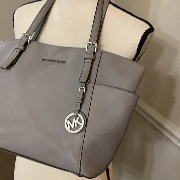 COPY - Michael Kors gray jet set shoulder bag - Picture 10 of 17